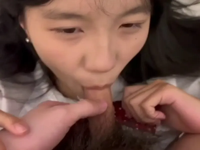 Em loli dễ thương mút dương vật biến em thành con đào nứng p2